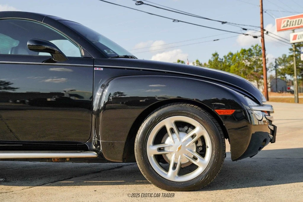 2003 Chevrolet SSR - Image 11 of 12