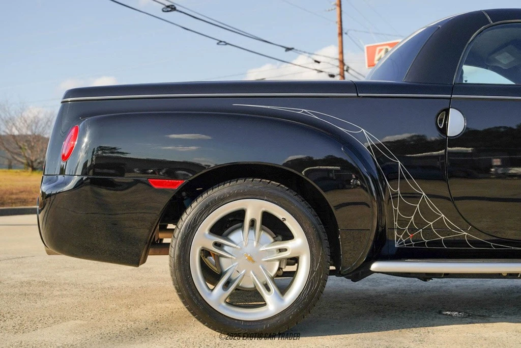 2003 Chevrolet SSR - Image 10 of 12