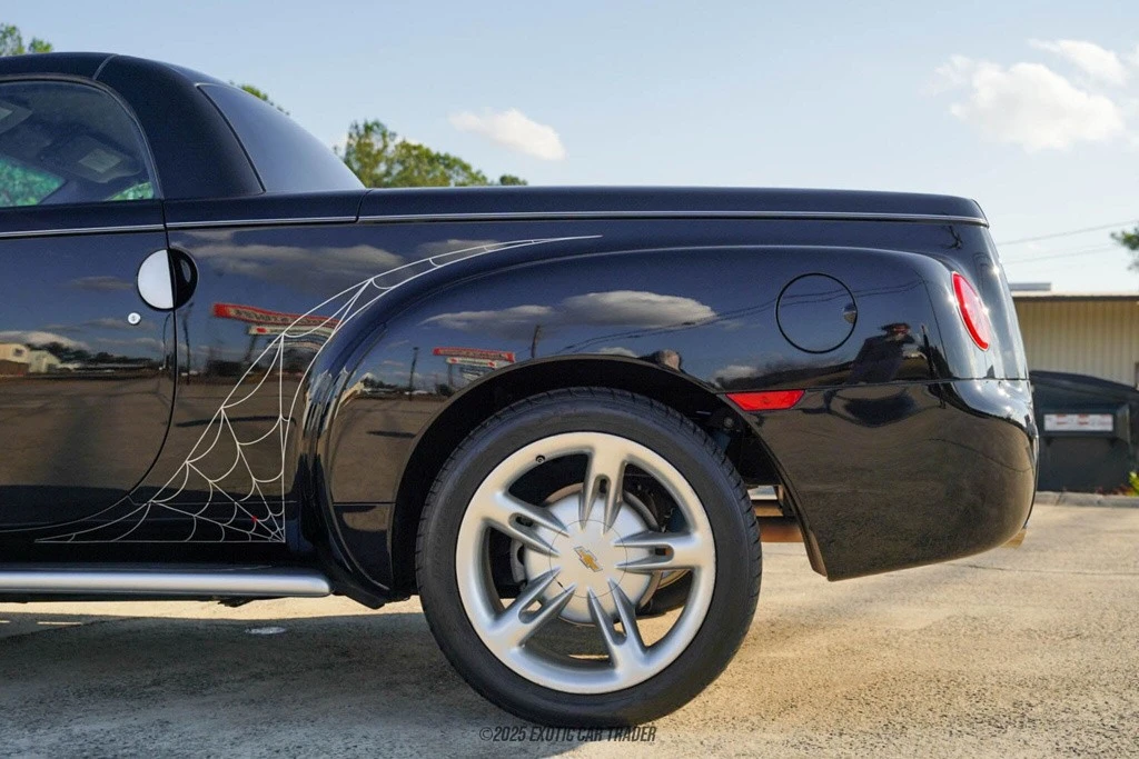 2003 Chevrolet SSR - Image 5 of 12
