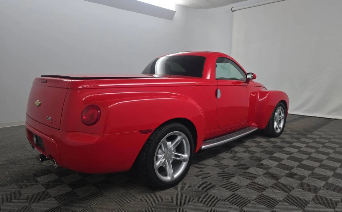 2003 Chevrolet SSR - Image 2 of 8