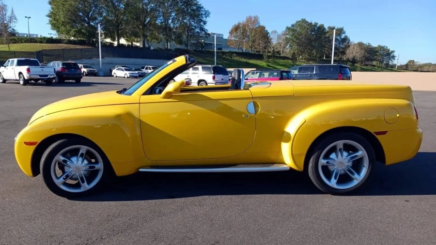 2003 Chevrolet SSR - Image 2 of 12