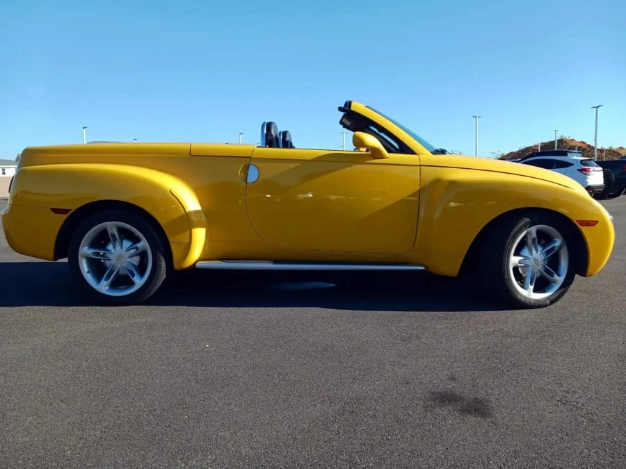 2003 Chevrolet SSR - Image 11 of 12