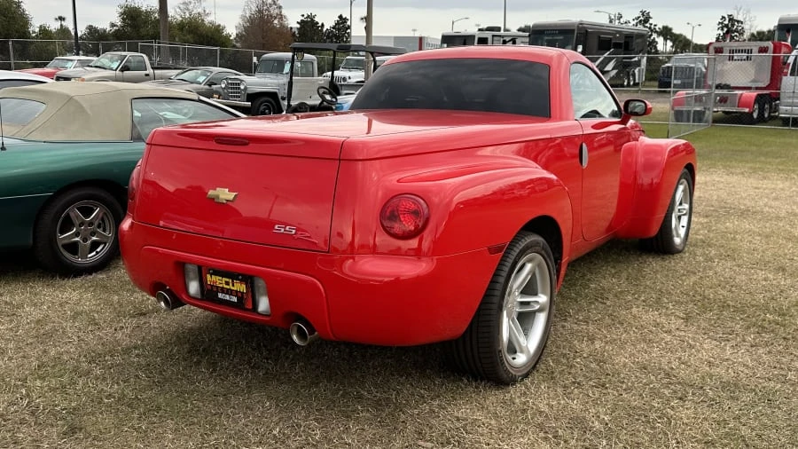 2003 Chevrolet SSR - Image 2 of 6