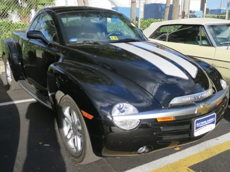 2003 Chevrolet SSR - Image 2 of 2