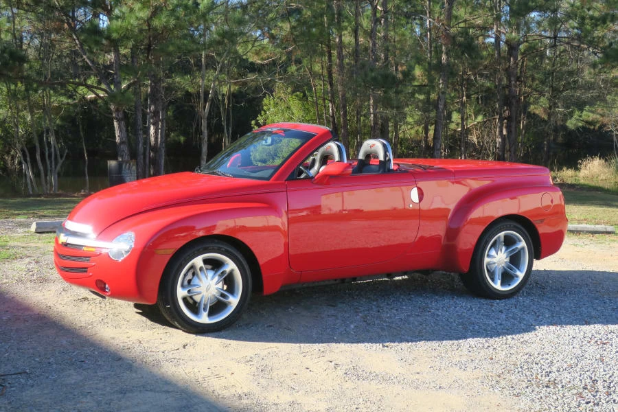 2003 Chevrolet SSR - Image 2 of 4