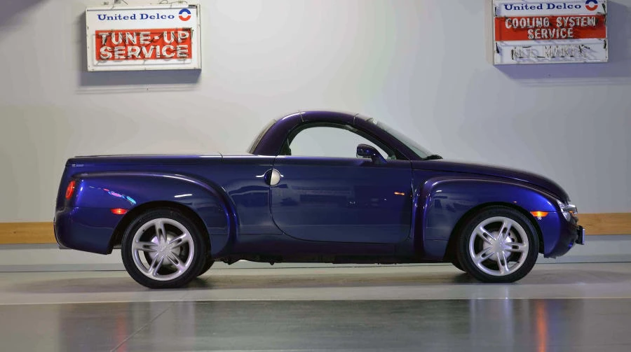 2003 Chevrolet SSR - Image 2 of 12
