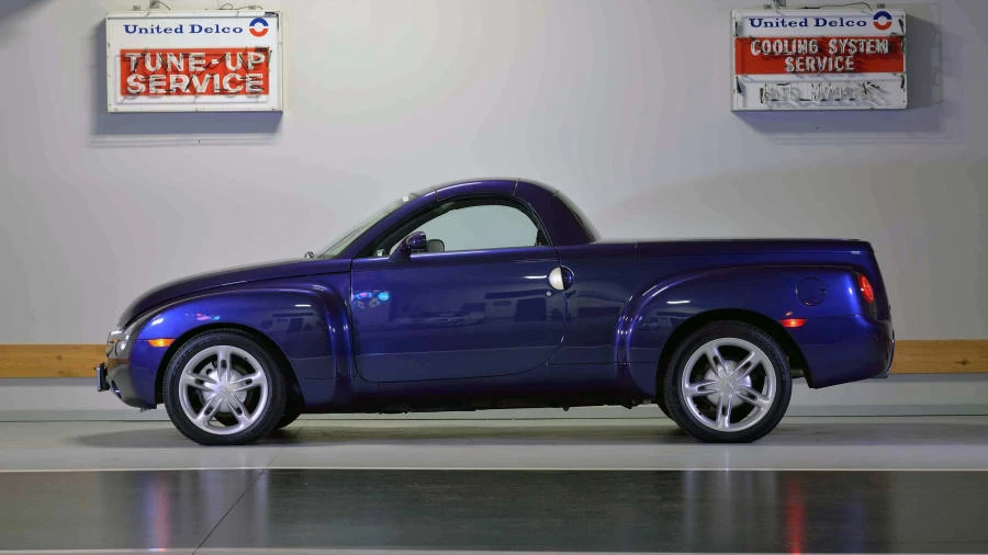 2003 Chevrolet SSR - Image 8 of 12