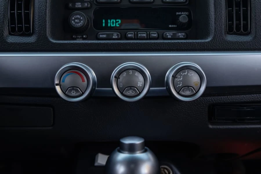 2003 Chevrolet SSR - Image 18 of 31