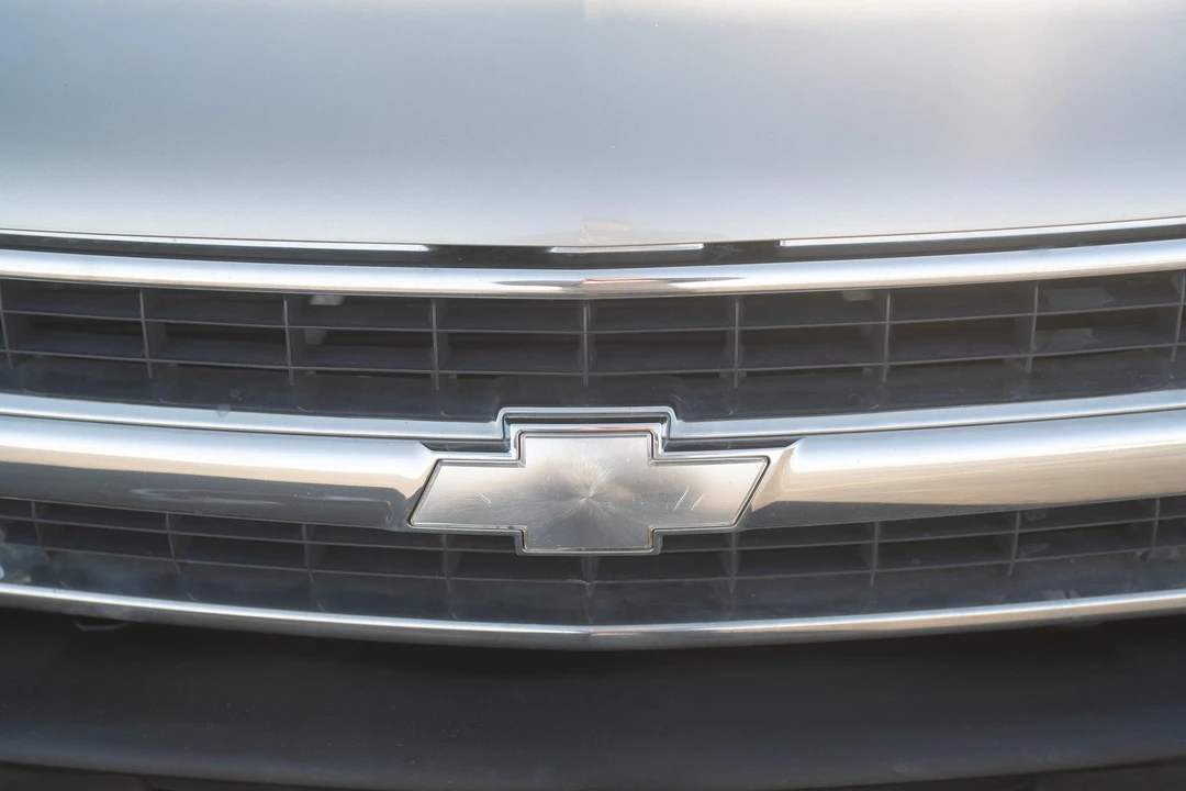 2003 Chevrolet Suburban 9th Gen - Image 14 of 31
