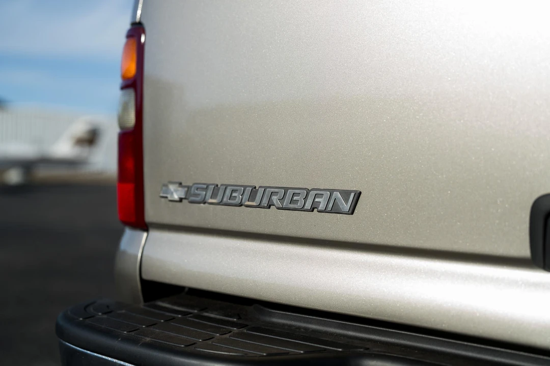 2003 Chevrolet Suburban 9th Gen - Image 25 of 31