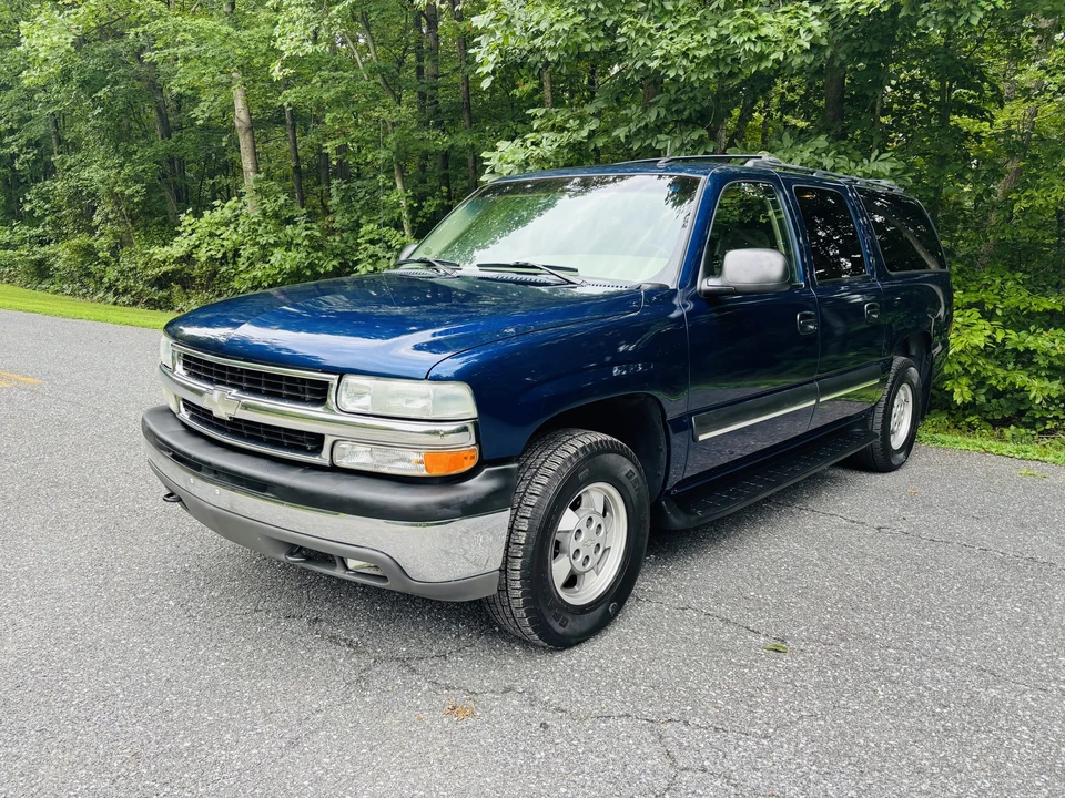 2003 Chevrolet Suburban 9th Gen - Image 3 of 31