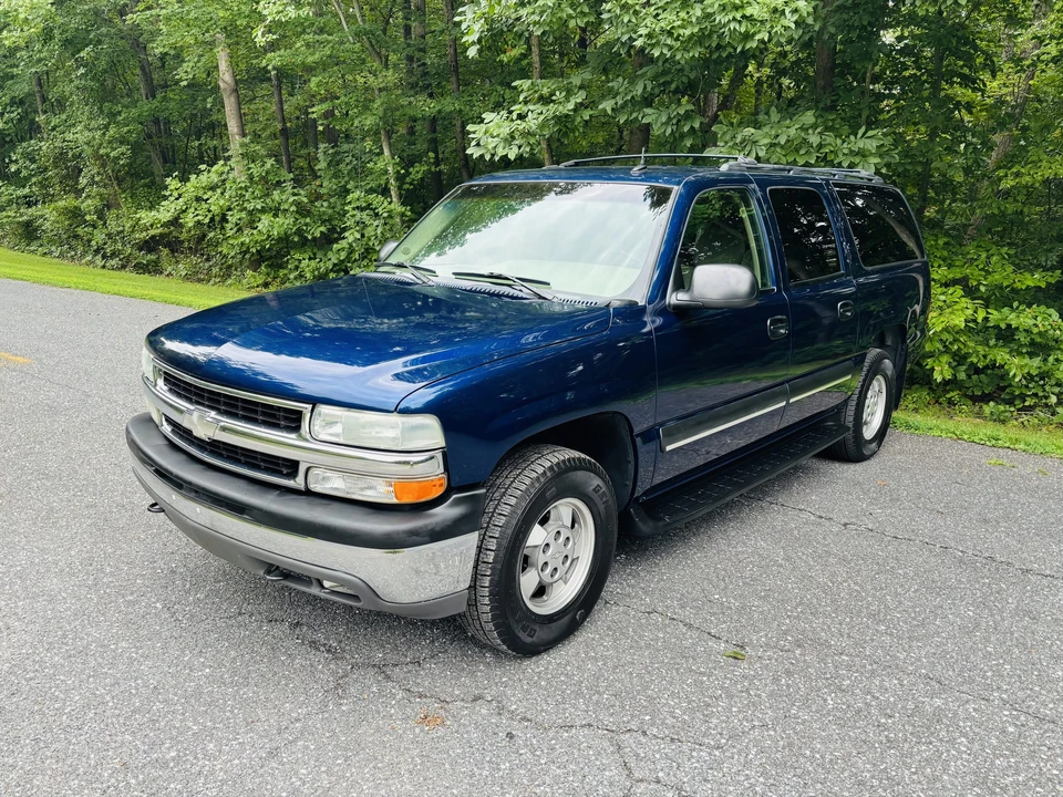 2003 Chevrolet Suburban 9th Gen - Image 2 of 31