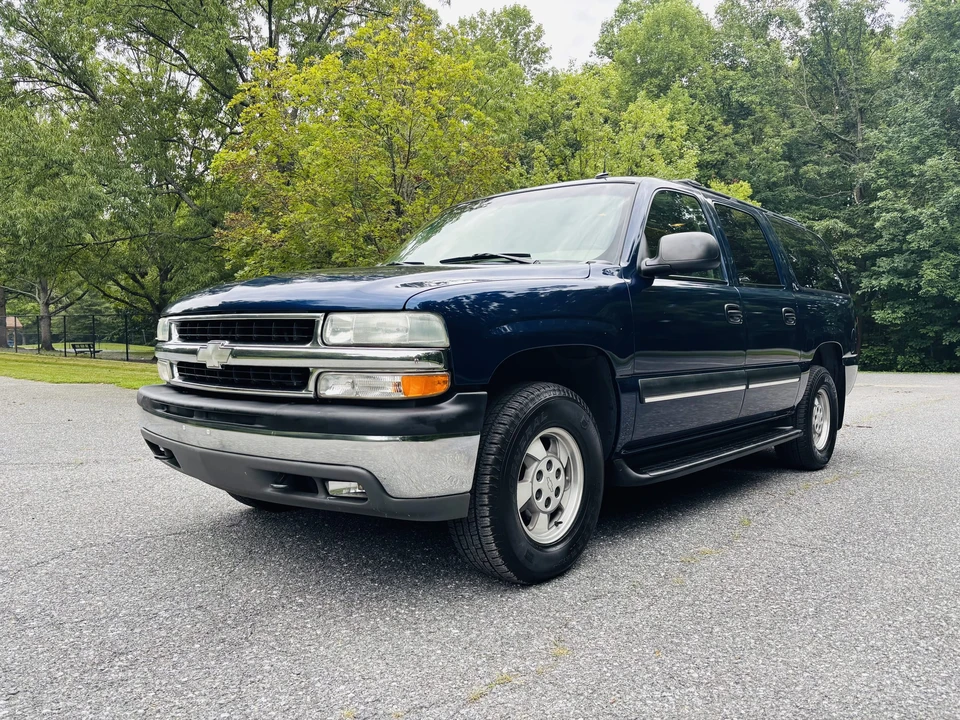 2003 Chevrolet Suburban 9th Gen - Image 11 of 31