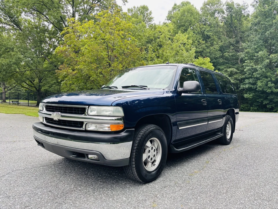 2003 Chevrolet Suburban 9th Gen - Image 9 of 31