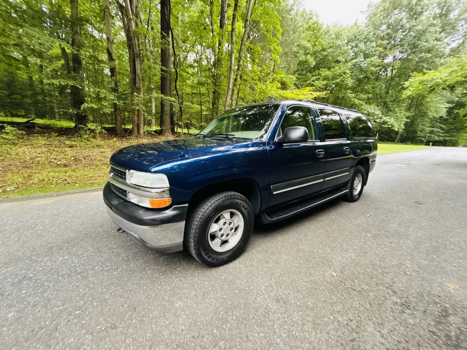 2003 Chevrolet Suburban 9th Gen - Image 28 of 31