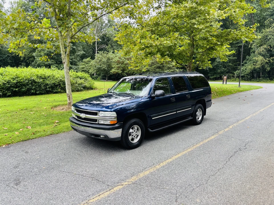 2003 Chevrolet Suburban 9th Gen - Image 24 of 31