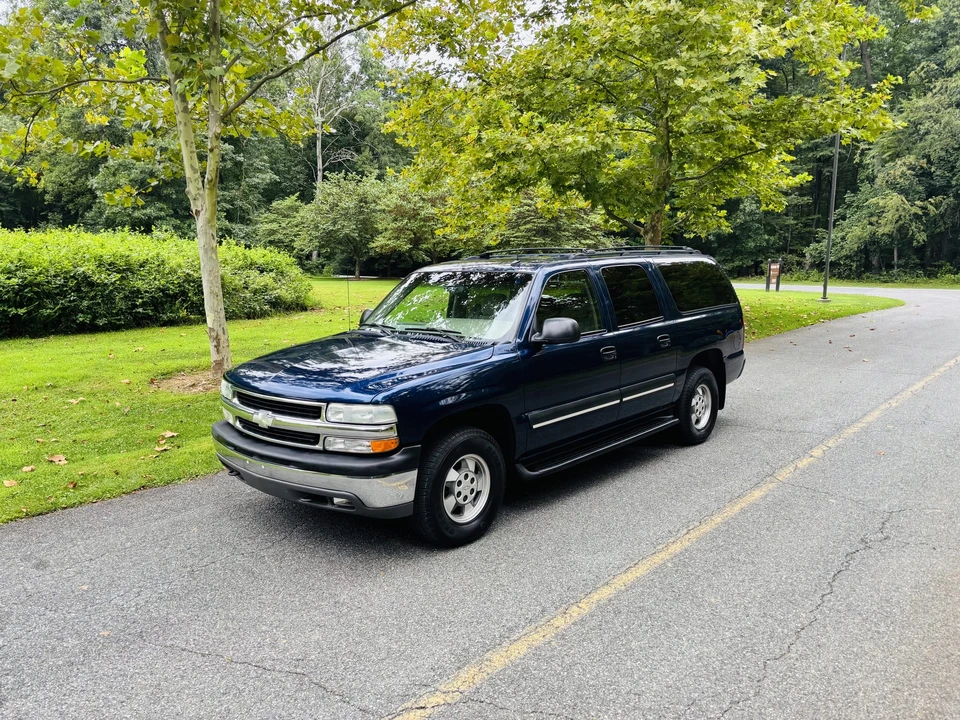 2003 Chevrolet Suburban 9th Gen - Image 10 of 31