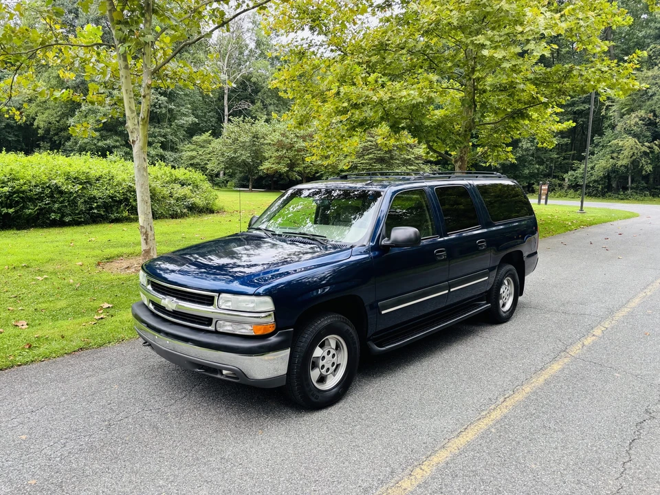 2003 Chevrolet Suburban 9th Gen - Image 23 of 31
