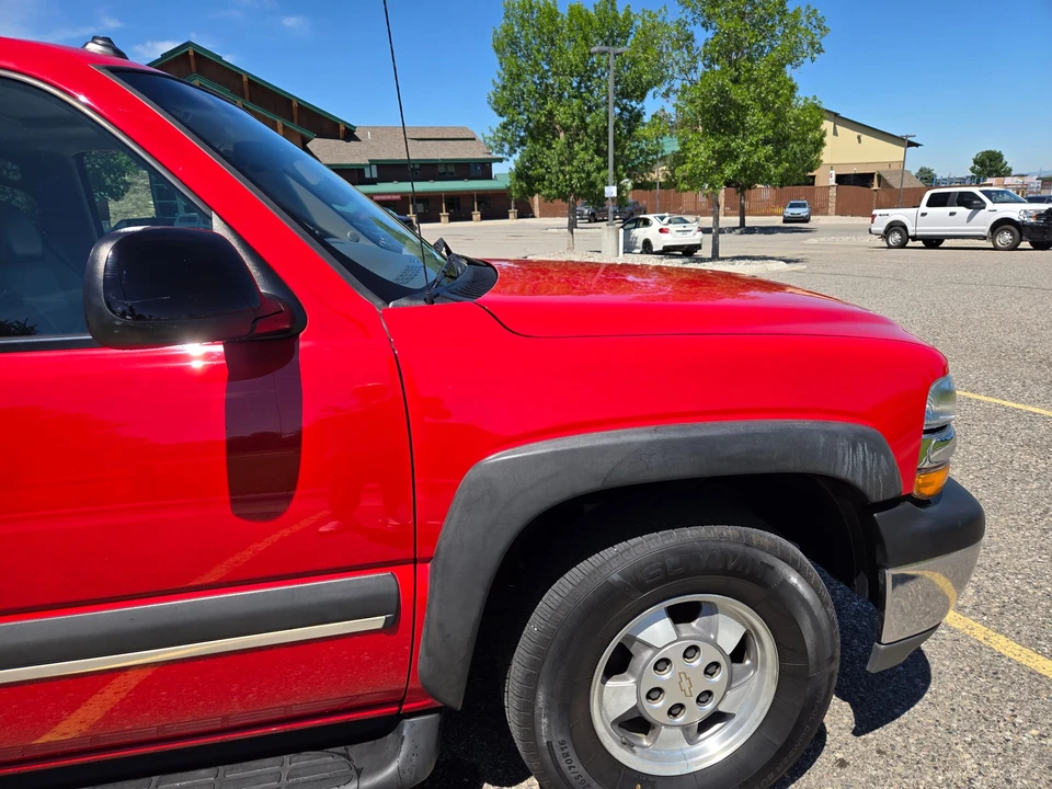 2003 Chevrolet Suburban 9th Gen - Image 23 of 31