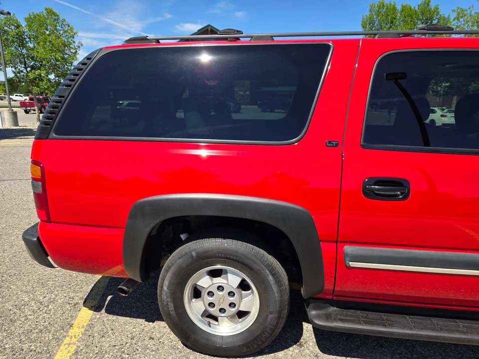 2003 Chevrolet Suburban 9th Gen - Image 21 of 31