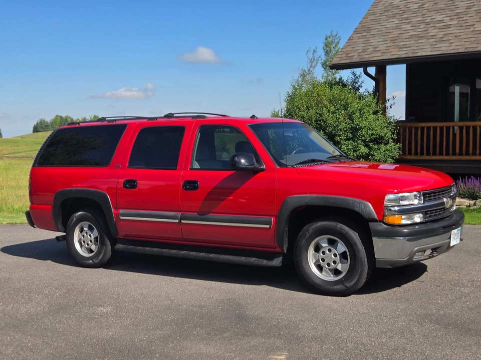 2003 Chevrolet Suburban 9th Gen - Image 13 of 31