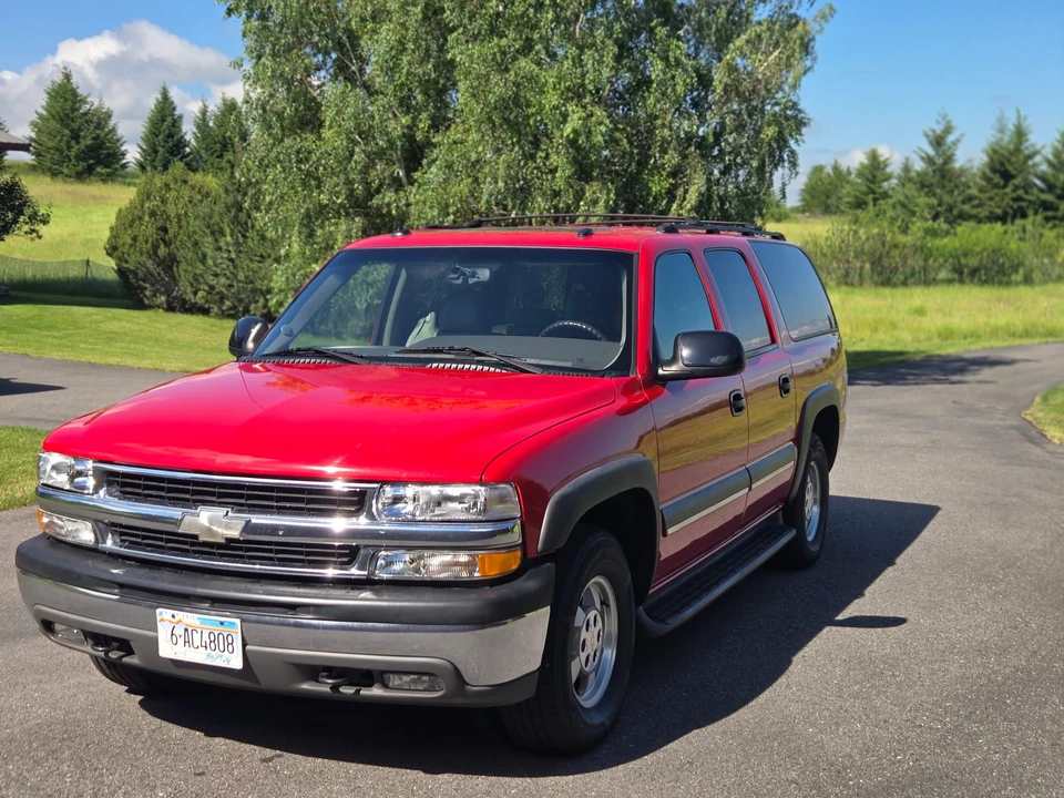 2003 Chevrolet Suburban 9th Gen - Image 3 of 31