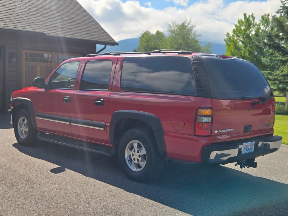 2003 Chevrolet Suburban 9th Gen - Image 6 of 31