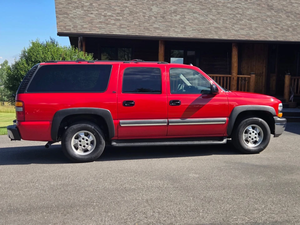 2003 Chevrolet Suburban 9th Gen - Image 11 of 31