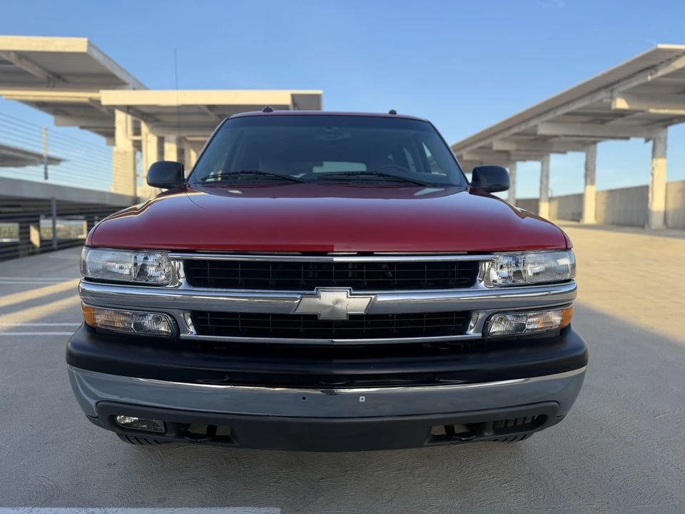 2003 Chevrolet Suburban 9th Gen - Image 2 of 31