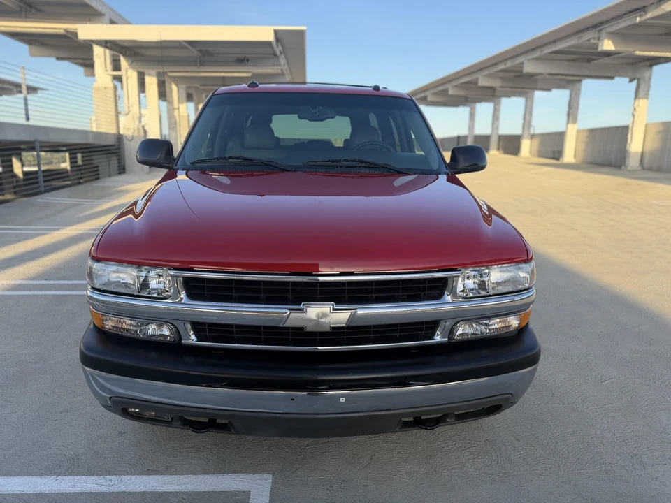 2003 Chevrolet Suburban 9th Gen - Image 3 of 31