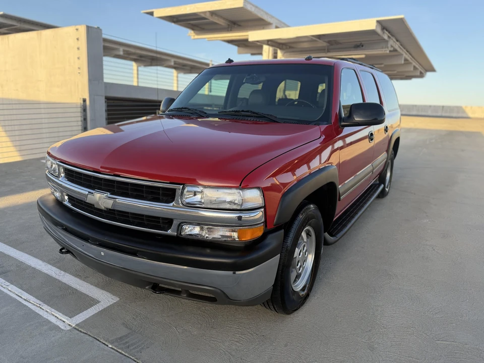 2003 Chevrolet Suburban 9th Gen - Image 9 of 31