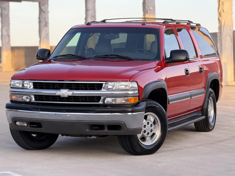 2003 Chevrolet Suburban 9th Gen - Image 13 of 31