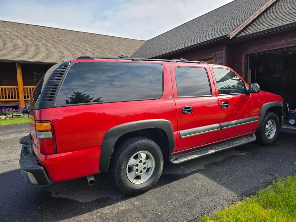 2003 Chevrolet Suburban 9th Gen - Image 10 of 31