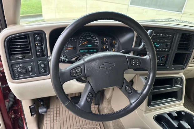 2003 Chevrolet Suburban 9th Gen - Image 5 of 7