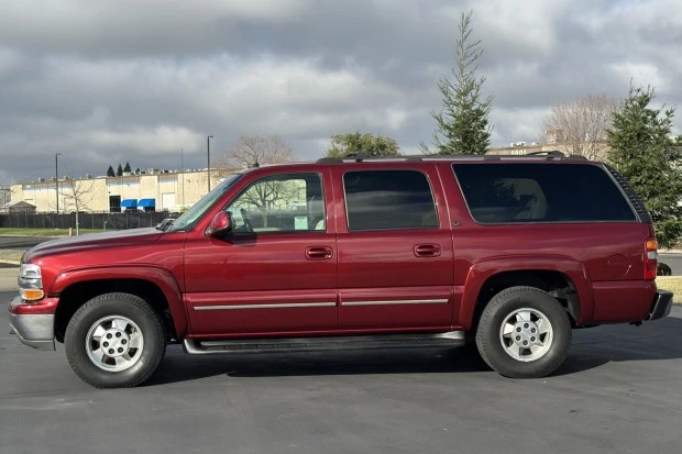 2003 Chevrolet Suburban 9th Gen - Image 3 of 7