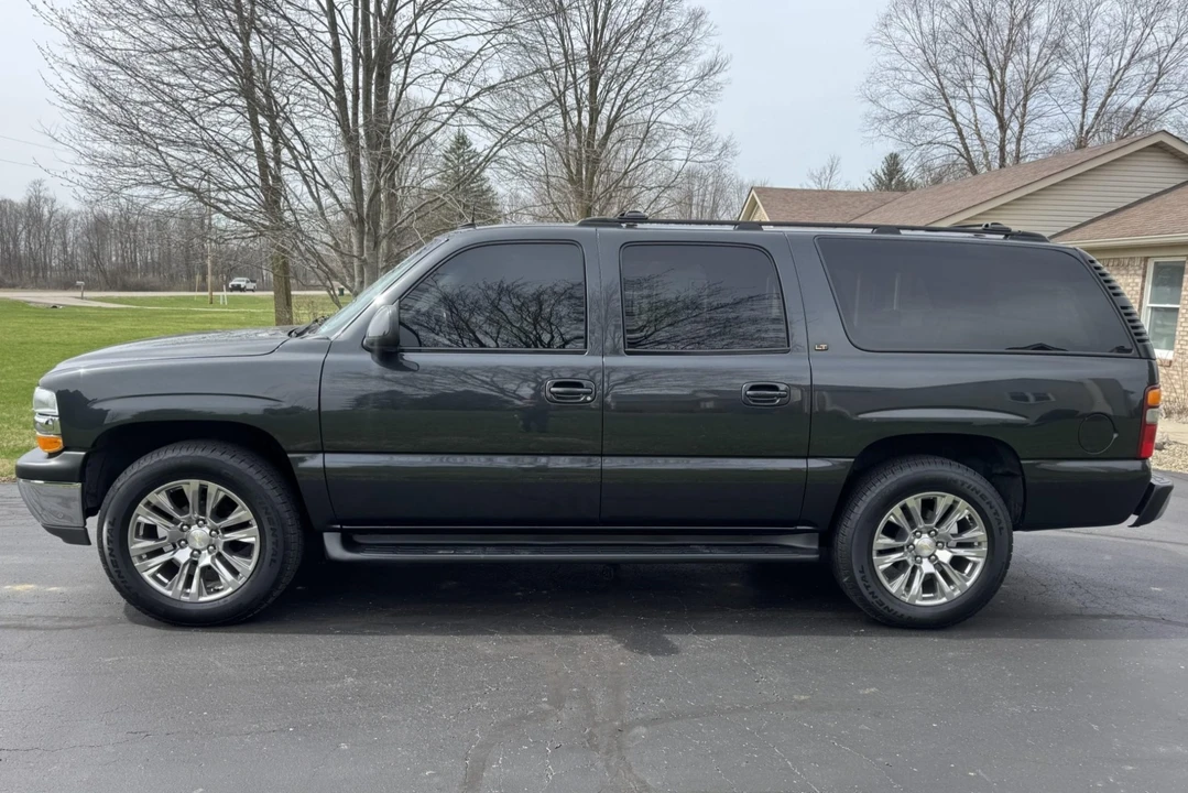 2003 Chevrolet Suburban 9th Gen - Image 3 of 7