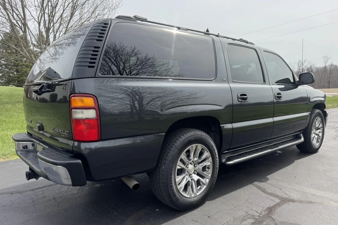 2003 Chevrolet Suburban 9th Gen - Image 2 of 7