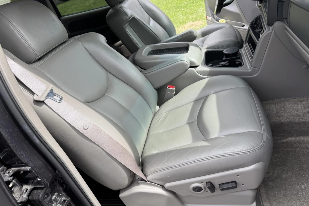 2003 Chevrolet Suburban 9th Gen - Image 4 of 7