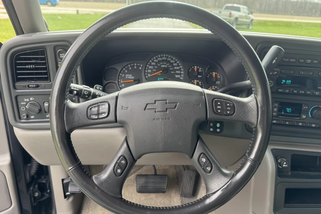 2003 Chevrolet Suburban 9th Gen - Image 5 of 7