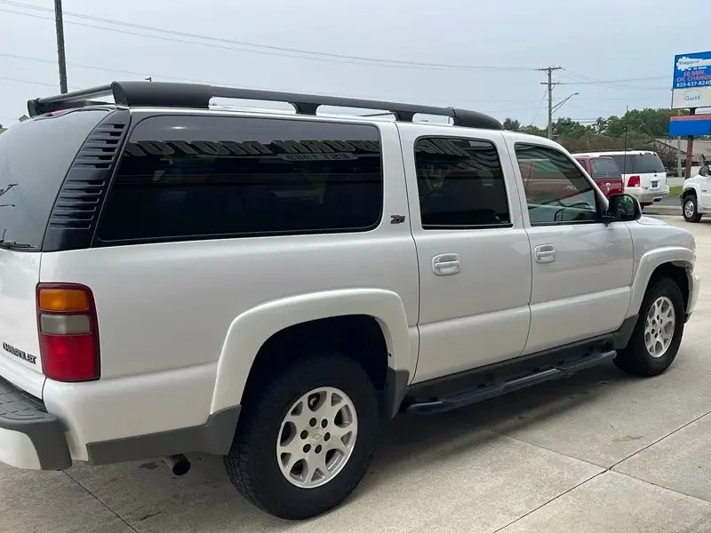2003 Chevrolet Suburban 9th Gen - Image 9 of 31