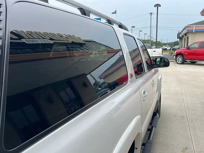 2003 Chevrolet Suburban 9th Gen - Image 10 of 31