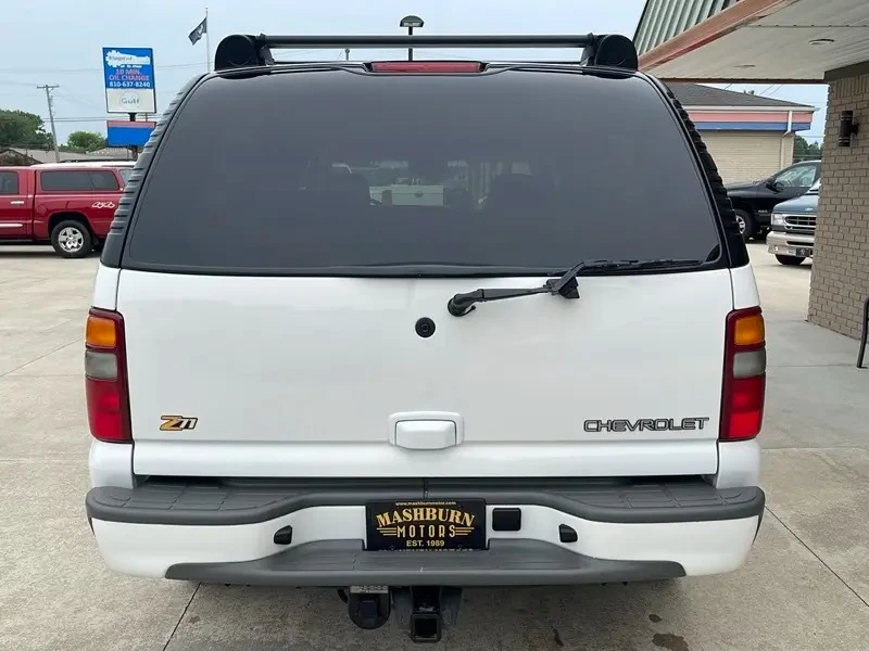 2003 Chevrolet Suburban 9th Gen - Image 12 of 31