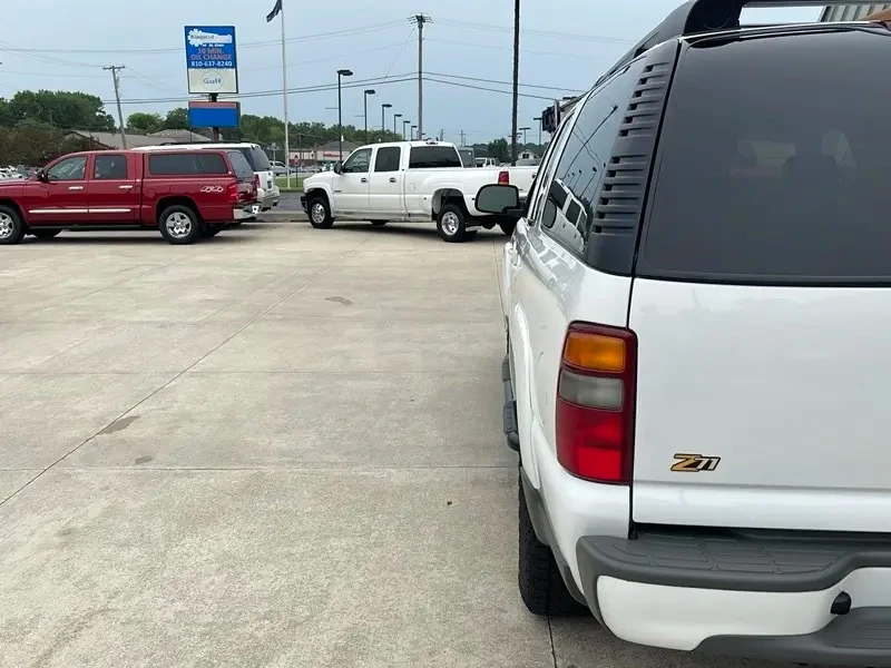 2003 Chevrolet Suburban 9th Gen - Image 13 of 31