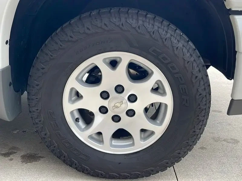 2003 Chevrolet Suburban 9th Gen - Image 18 of 31