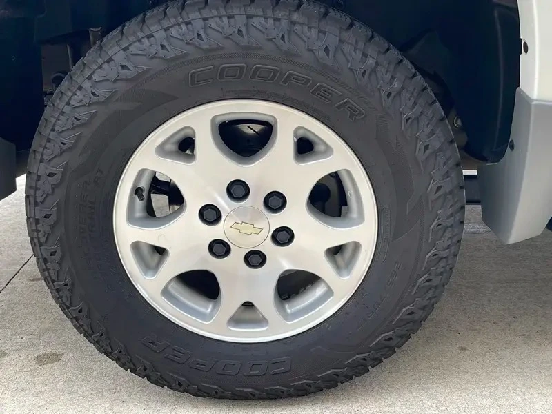 2003 Chevrolet Suburban 9th Gen - Image 17 of 31