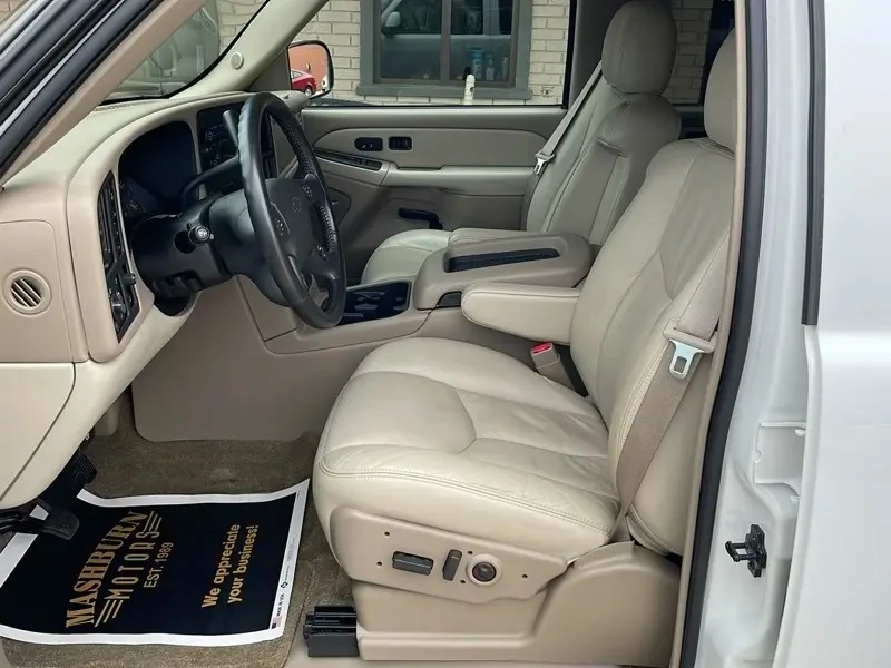 2003 Chevrolet Suburban 9th Gen - Image 23 of 31