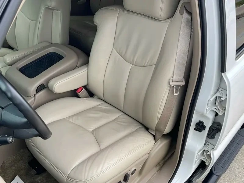 2003 Chevrolet Suburban 9th Gen - Image 24 of 31