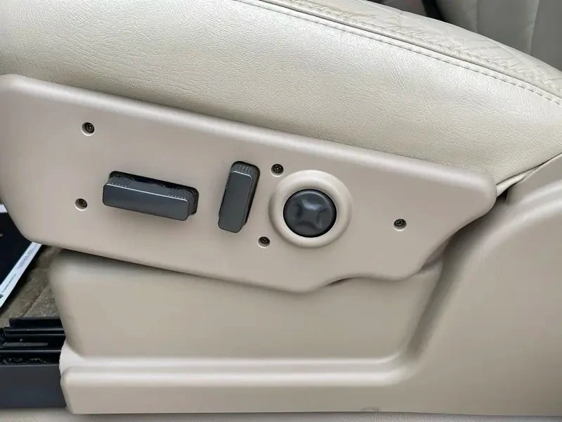 2003 Chevrolet Suburban 9th Gen - Image 26 of 31