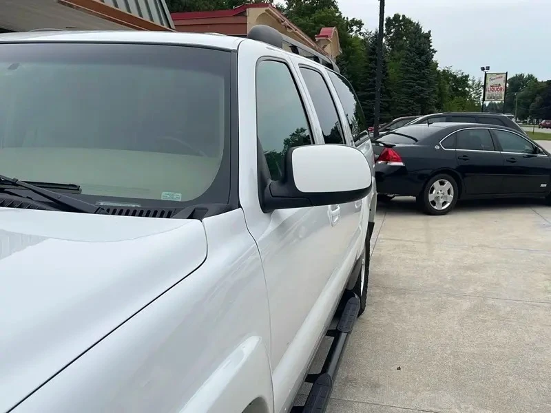 2003 Chevrolet Suburban 9th Gen - Image 3 of 31