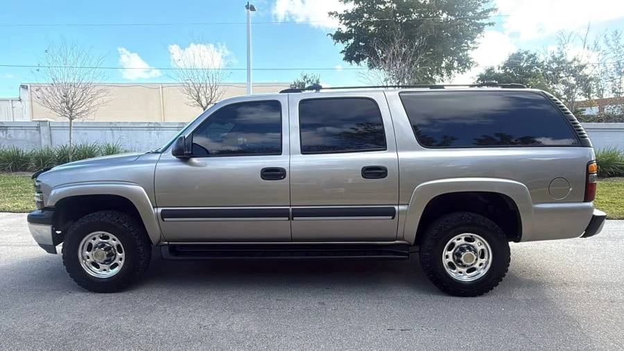 2003 Chevrolet Suburban 9th Gen - Image 2 of 14